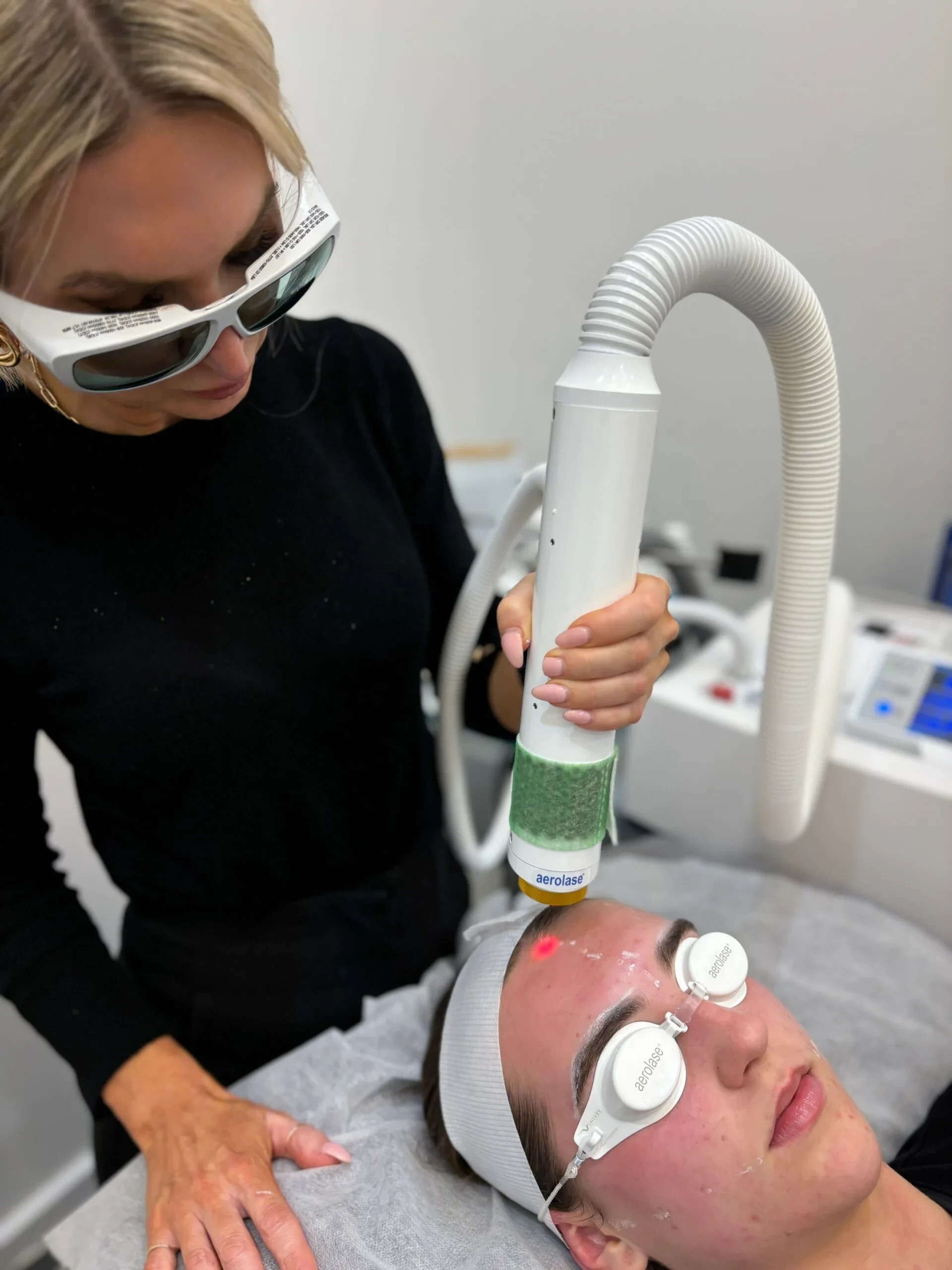 Clinician performing an Aerolase Neo treatment